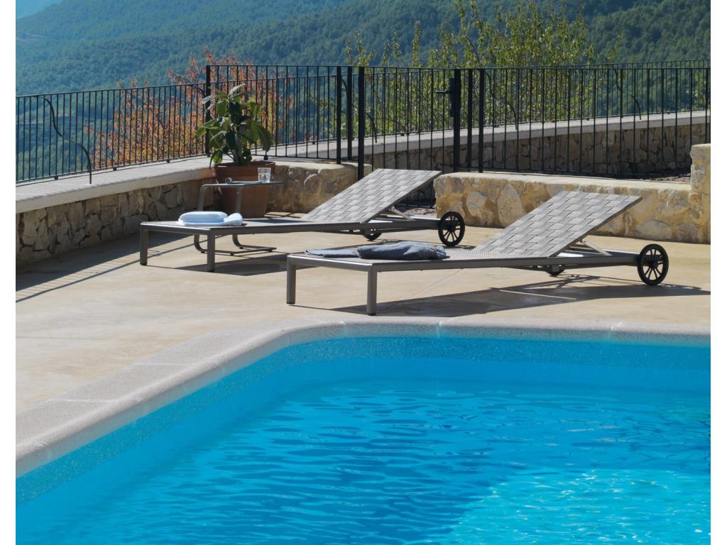 Delimoa aluminum and Fifertex fiber chaise longue with black cushion 46827XOJO